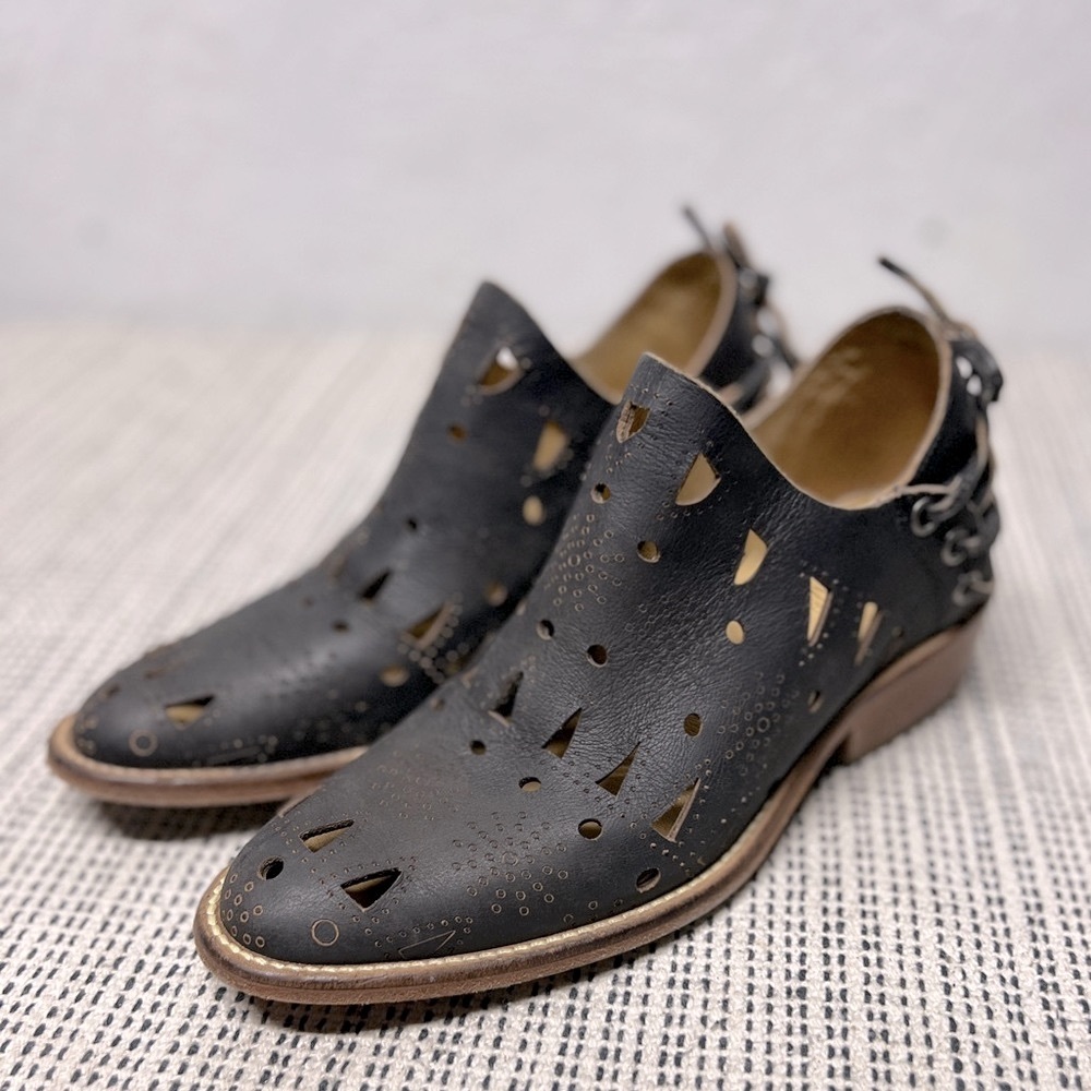 CWY Coolway Crescent ‘Seville’ black western Leather ankle Booties cutout design